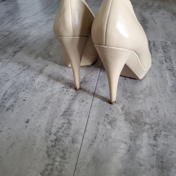 COPY - 2/$36 π Like new, Cream Enzo heels, size 8 - Picture 4 of 9